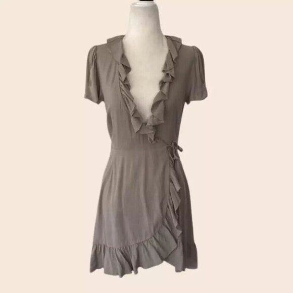 Aritzia Sunday Best New Ruffle Wrap Dress Dry Basil Green Size Small - Picture 1 of 6